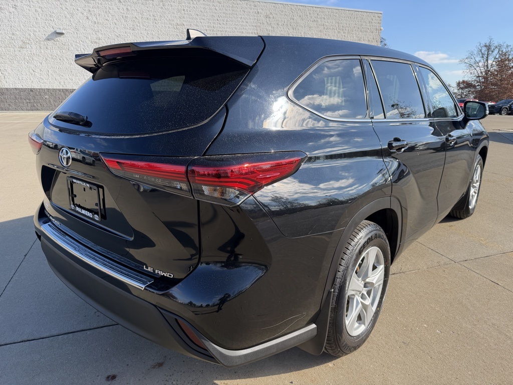 used 2022 Toyota Highlander car, priced at $31,903