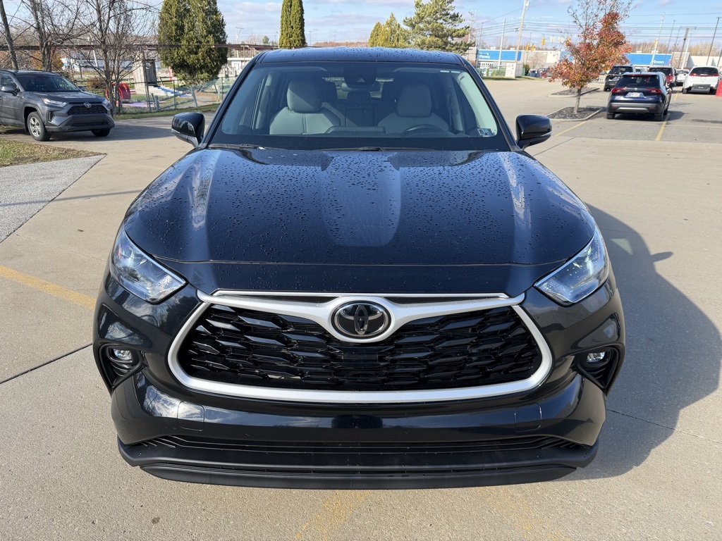 used 2022 Toyota Highlander car, priced at $31,903