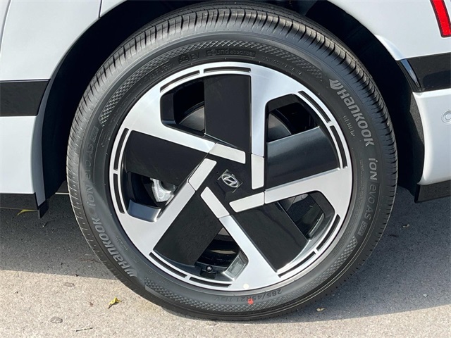new 2026 Hyundai IONIQ 9 car, priced at $77,718