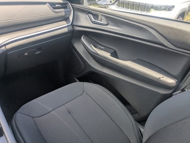 new 2025 Jeep Grand Cherokee car, priced at $30,920
