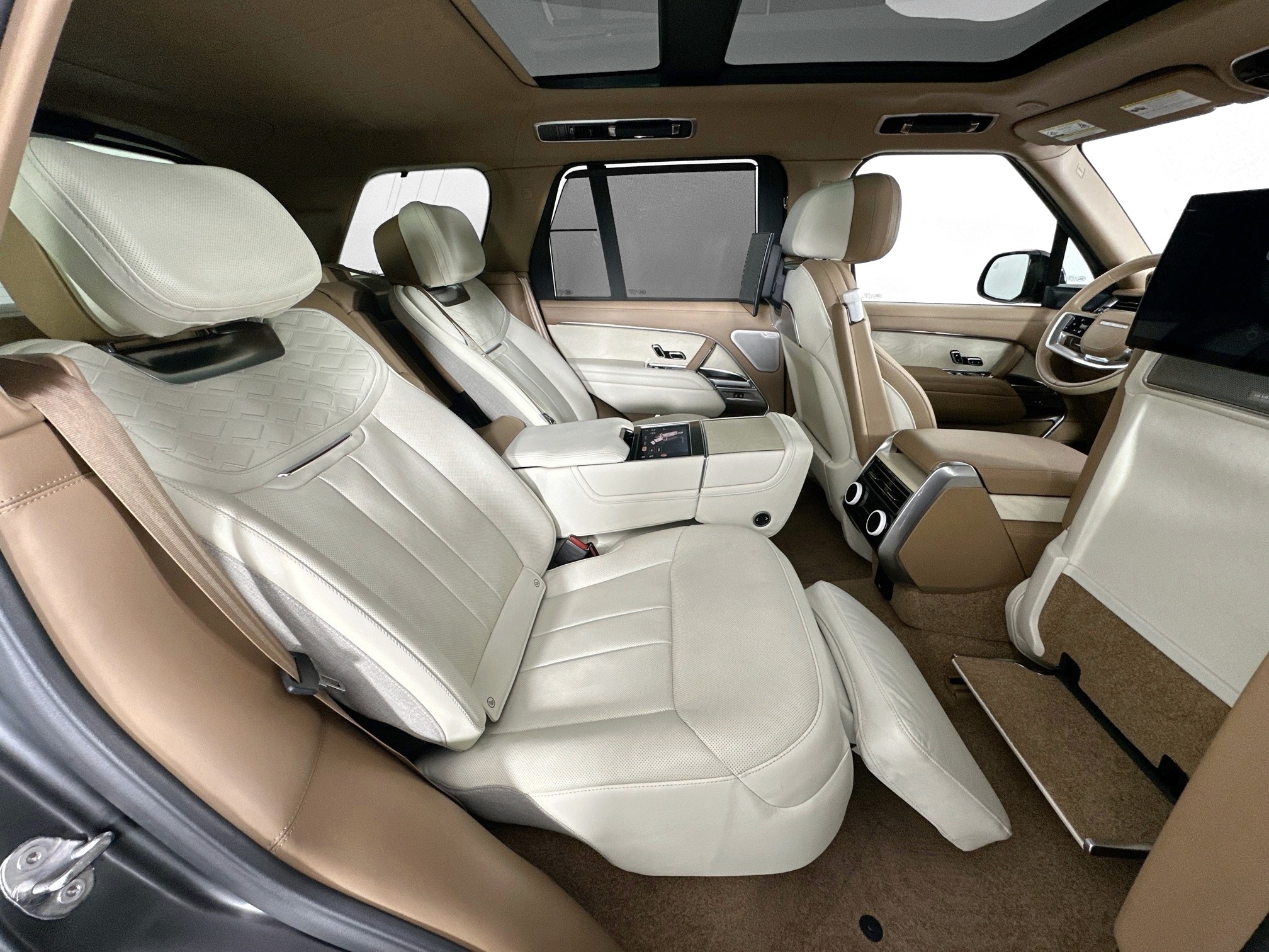 used 2023 Land Rover Range Rover car, priced at $164,998