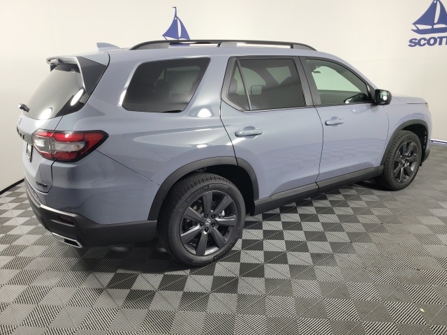 new 2025 Honda Pilot car, priced at $44,205