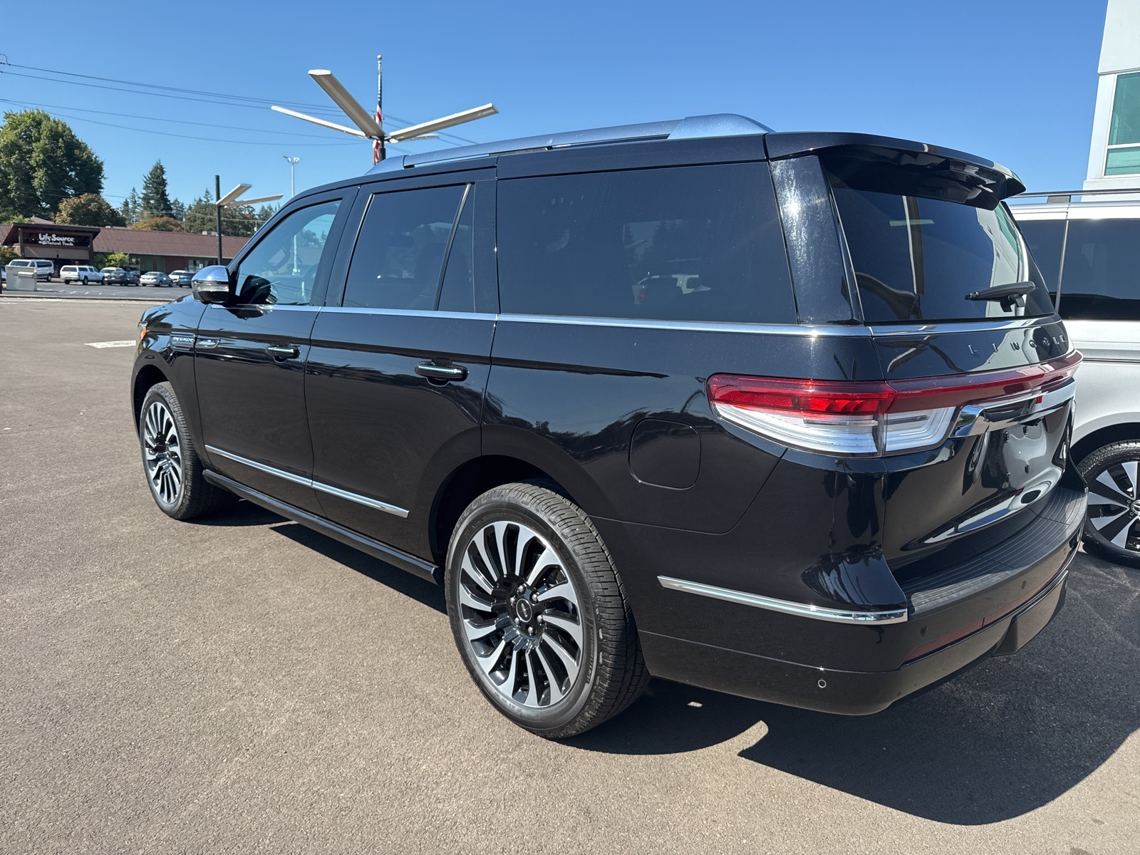 used 2022 Lincoln Navigator car, priced at $64,998