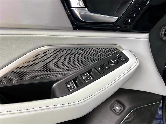 used 2023 Acura MDX car, priced at $41,020