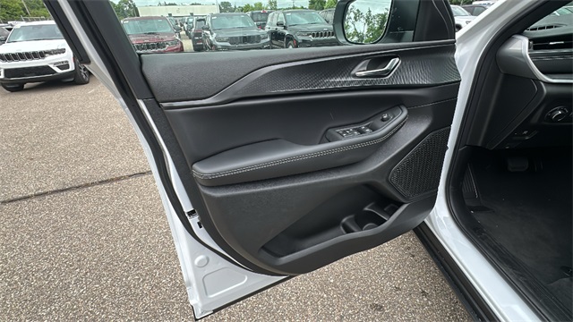 new 2025 Jeep Grand Cherokee L car, priced at $44,034