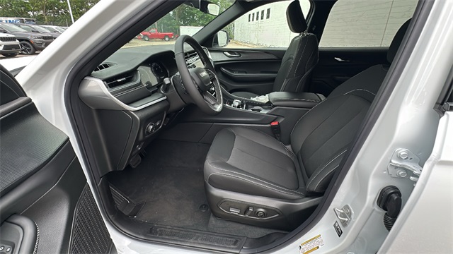 new 2025 Jeep Grand Cherokee L car, priced at $44,034