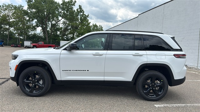 new 2025 Jeep Grand Cherokee car, priced at $48,172