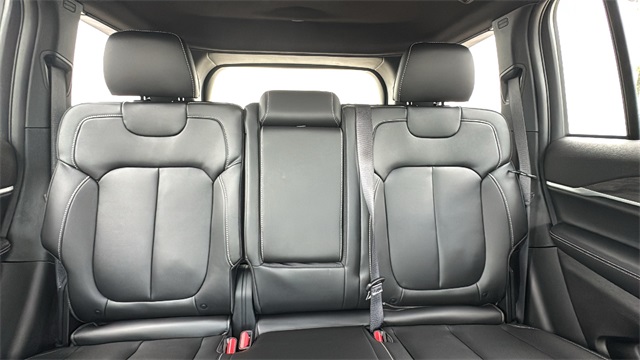 new 2025 Jeep Grand Cherokee car, priced at $48,172