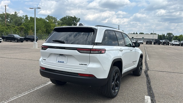 new 2025 Jeep Grand Cherokee car, priced at $48,172