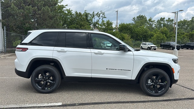 new 2025 Jeep Grand Cherokee car, priced at $48,172