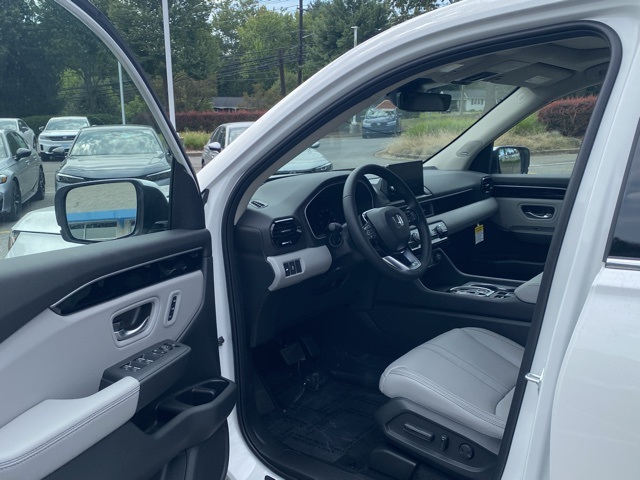 new 2025 Honda Pilot car, priced at $52,235