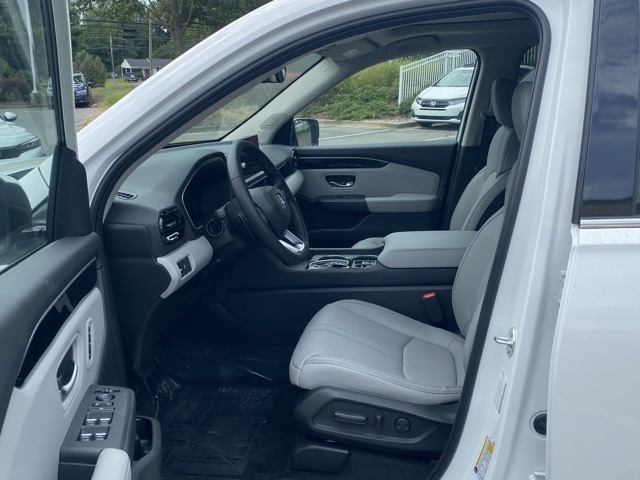 new 2025 Honda Pilot car, priced at $52,235