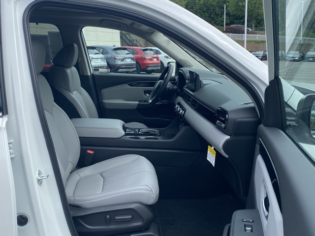 new 2025 Honda Pilot car, priced at $52,235