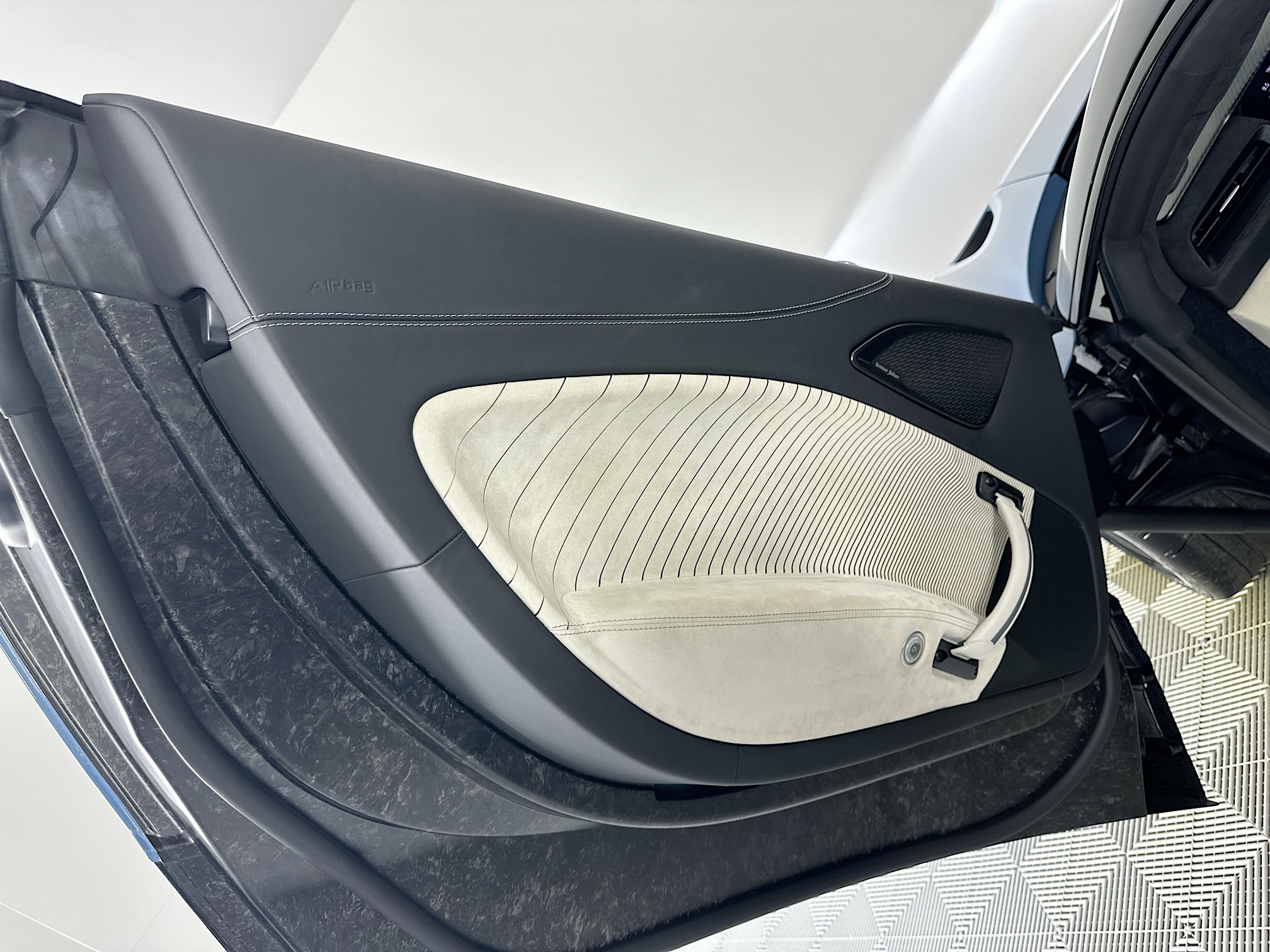 new 2023 Maserati MC20 Cielo car, priced at $264,395