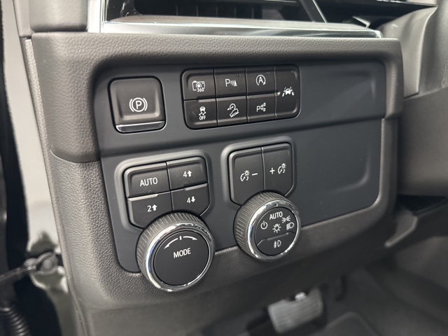 new 2025 Chevrolet Suburban car, priced at $75,325