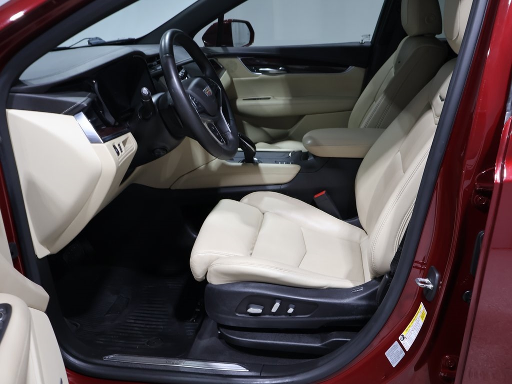 used 2017 Cadillac XT5 car, priced at $18,500