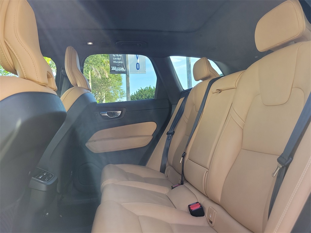 used 2022 Volvo XC60 car
