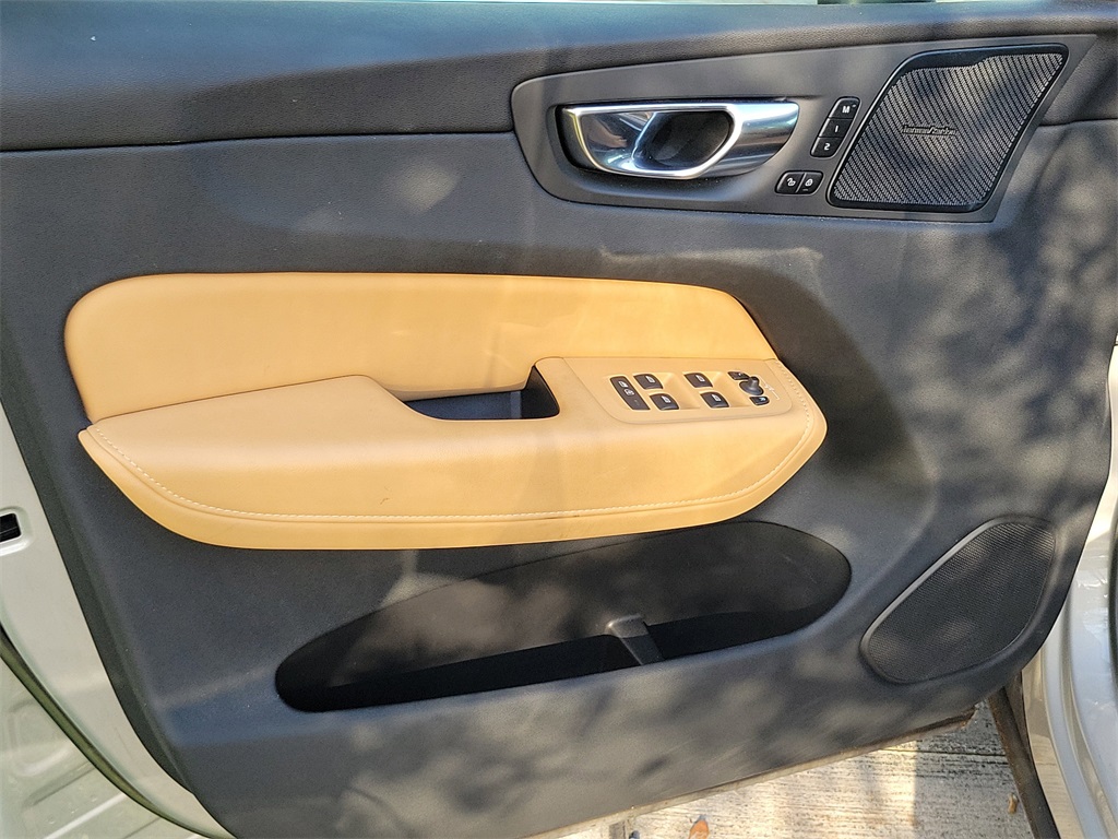 used 2022 Volvo XC60 car
