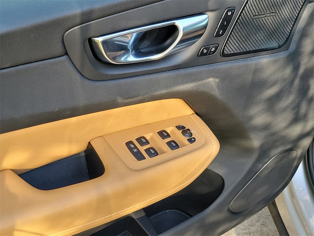 used 2022 Volvo XC60 car