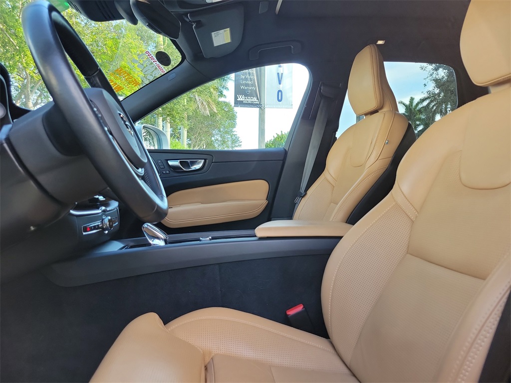 used 2022 Volvo XC60 car