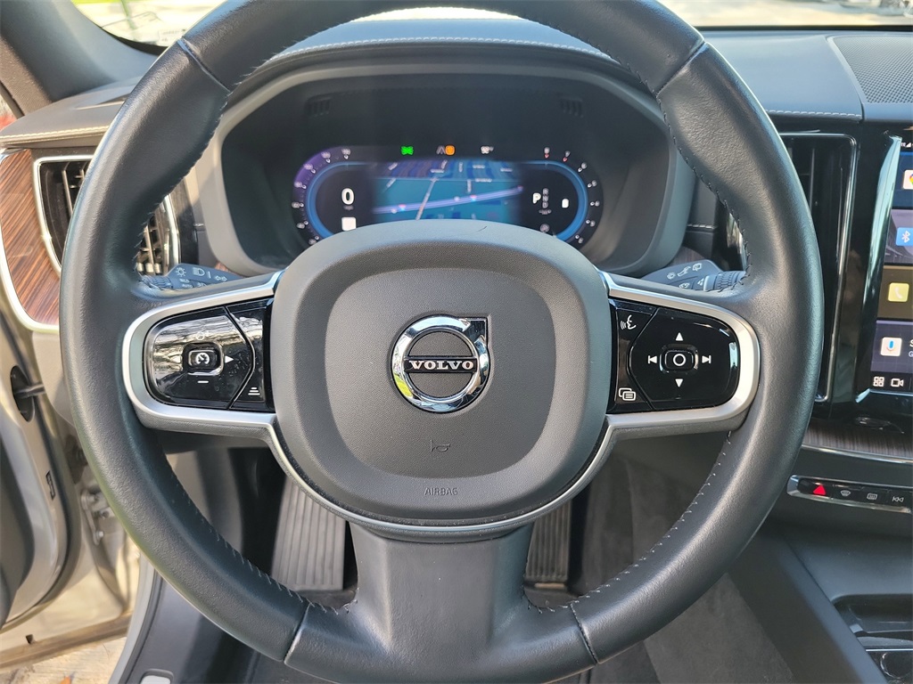 used 2022 Volvo XC60 car