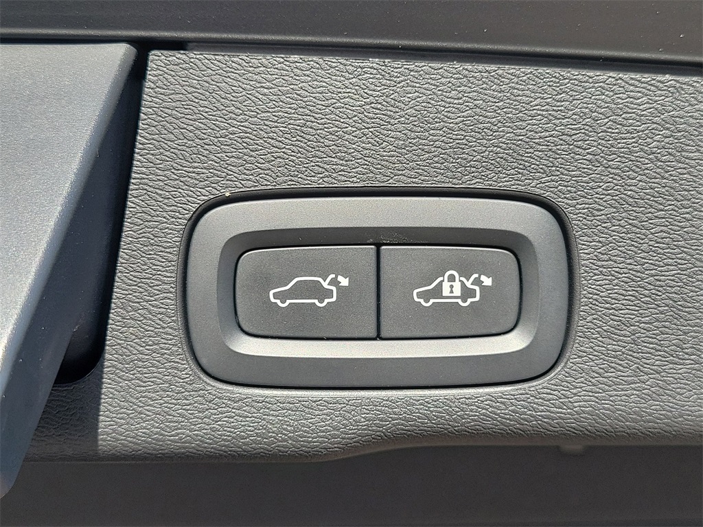 used 2022 Volvo XC60 car
