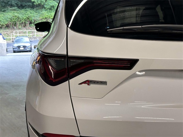 used 2022 Acura MDX car, priced at $41,666