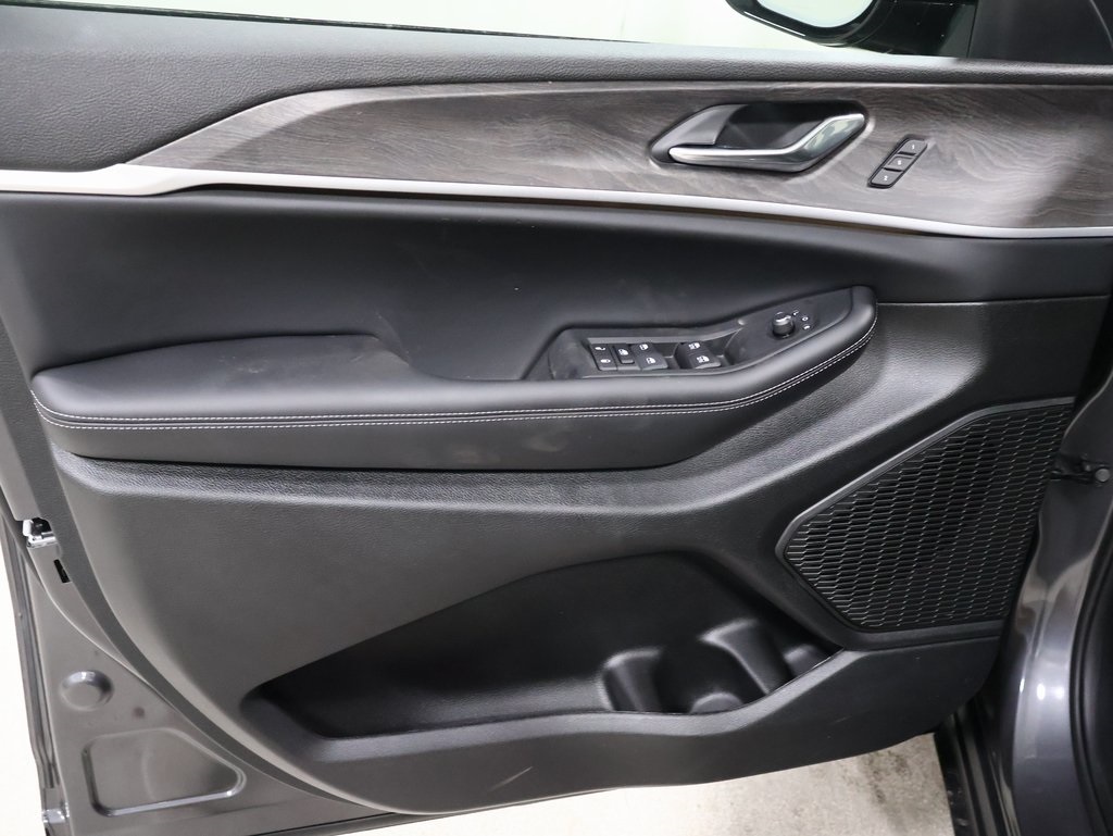 new 2025 Jeep Grand Cherokee L car, priced at $54,932