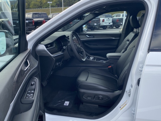 new 2025 Jeep Grand Cherokee car, priced at $43,662