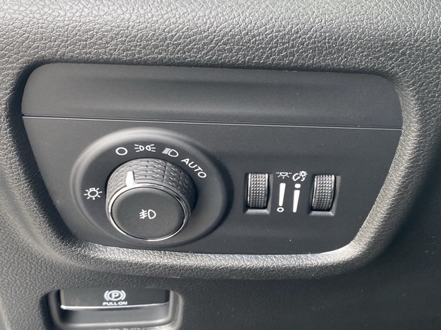 new 2025 Jeep Grand Cherokee car, priced at $43,662