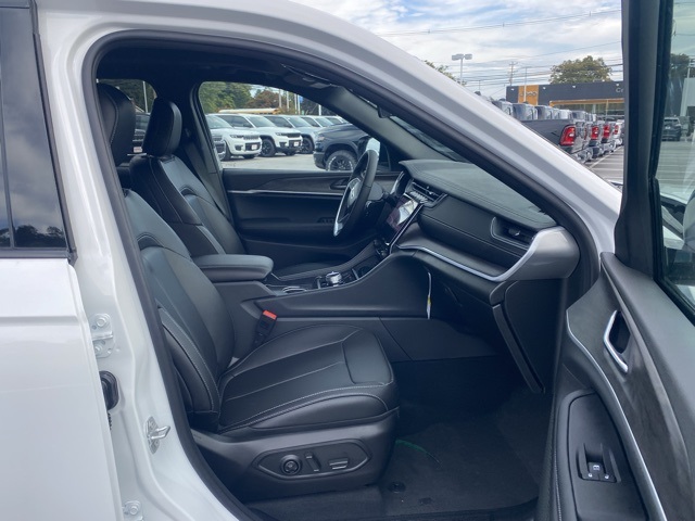 new 2025 Jeep Grand Cherokee car, priced at $43,662