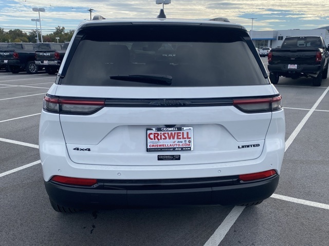 new 2025 Jeep Grand Cherokee car, priced at $43,662