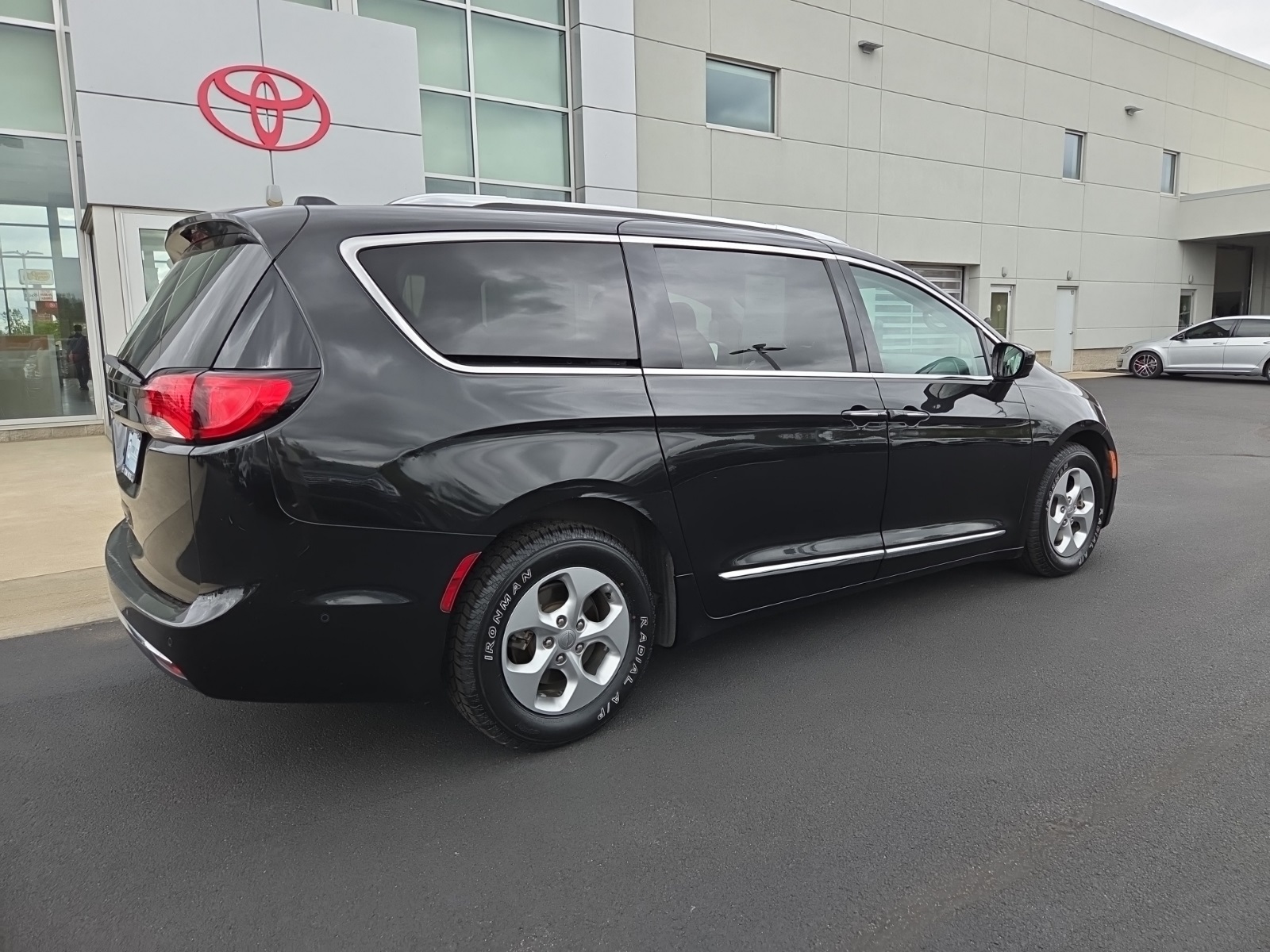 used 2017 Chrysler Pacifica car, priced at $14,132