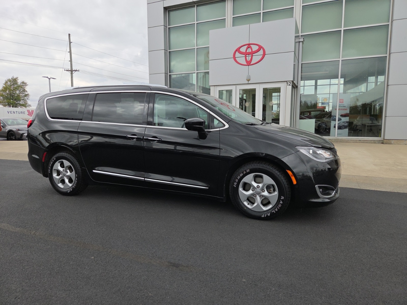 used 2017 Chrysler Pacifica car, priced at $14,132