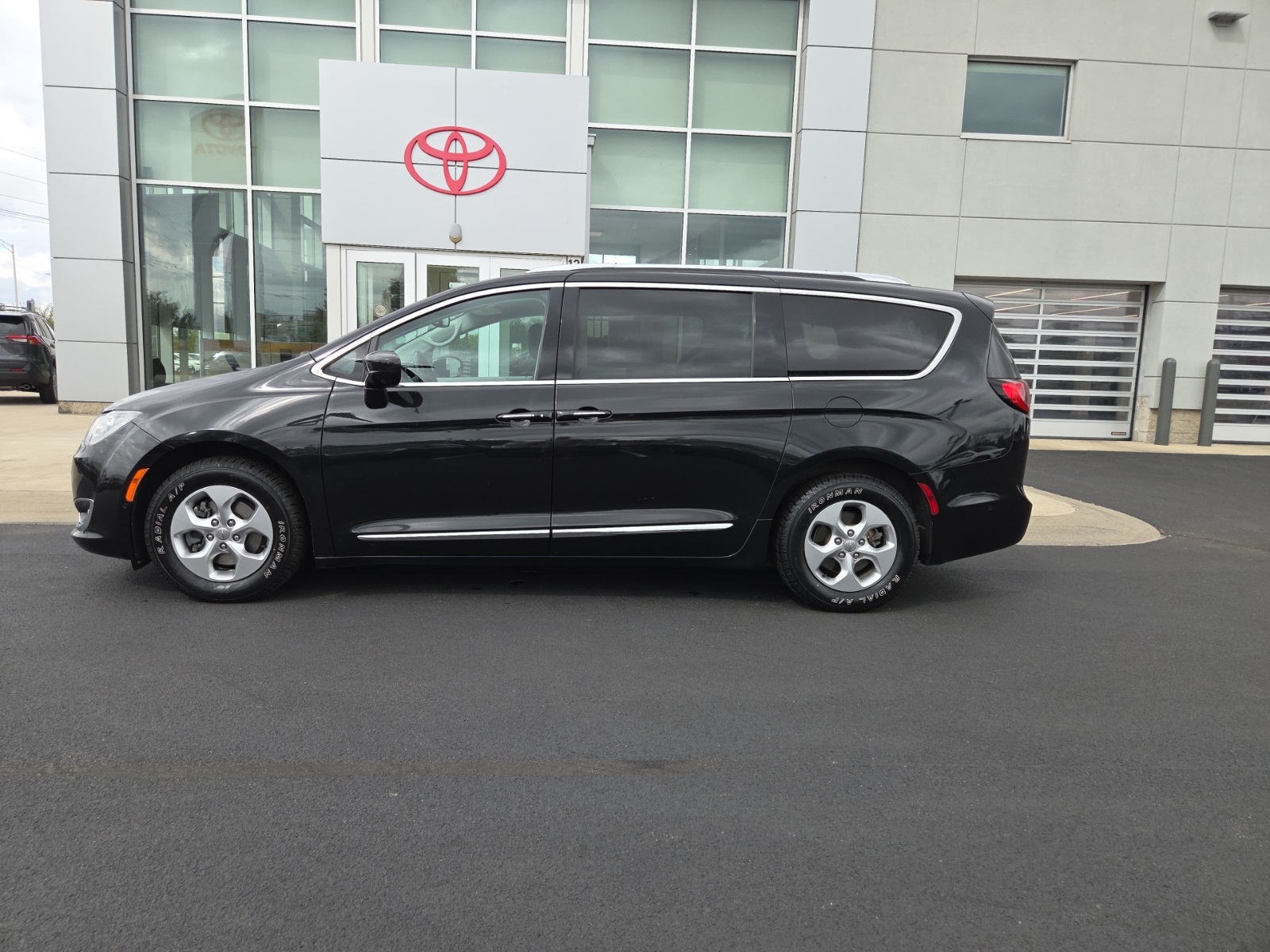 used 2017 Chrysler Pacifica car, priced at $14,132