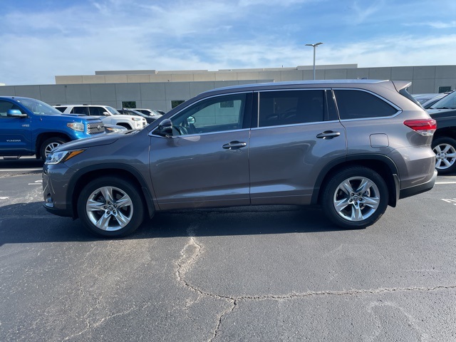 used 2019 Toyota Highlander car, priced at $27,940