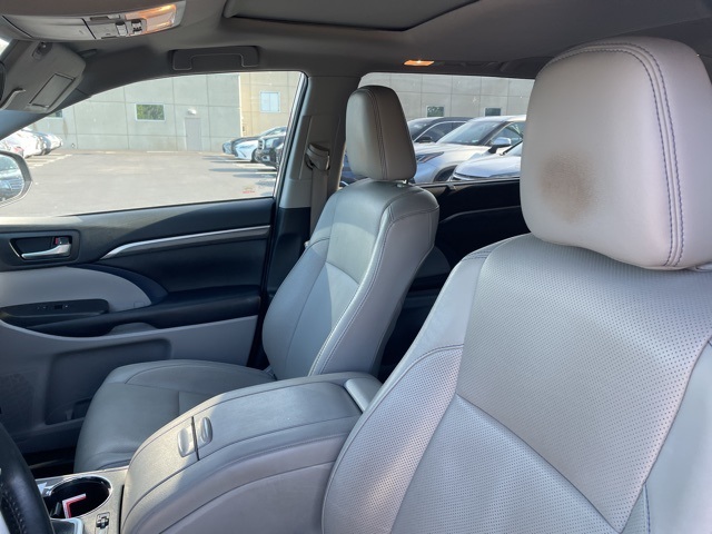 used 2019 Toyota Highlander car, priced at $27,940