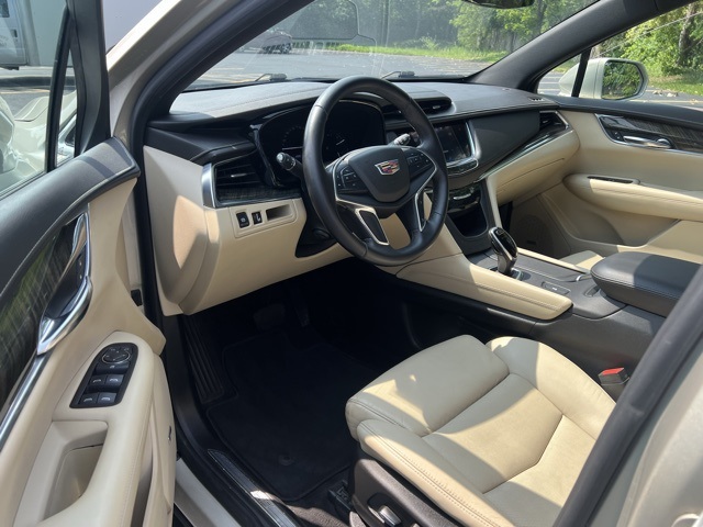 used 2017 Cadillac XT5 car, priced at $17,200