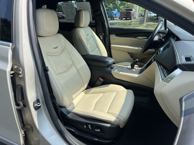 used 2017 Cadillac XT5 car, priced at $17,200