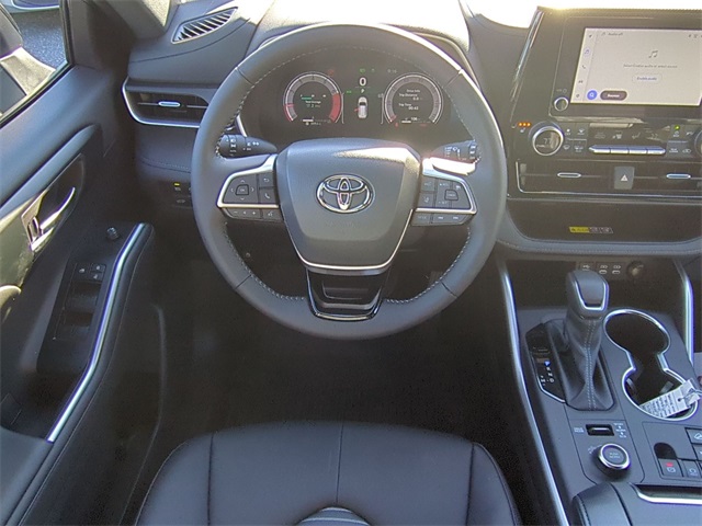 new 2025 Toyota Highlander car, priced at $49,588