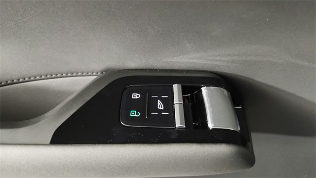 new 2025 Volvo EX90 car, priced at $96,235