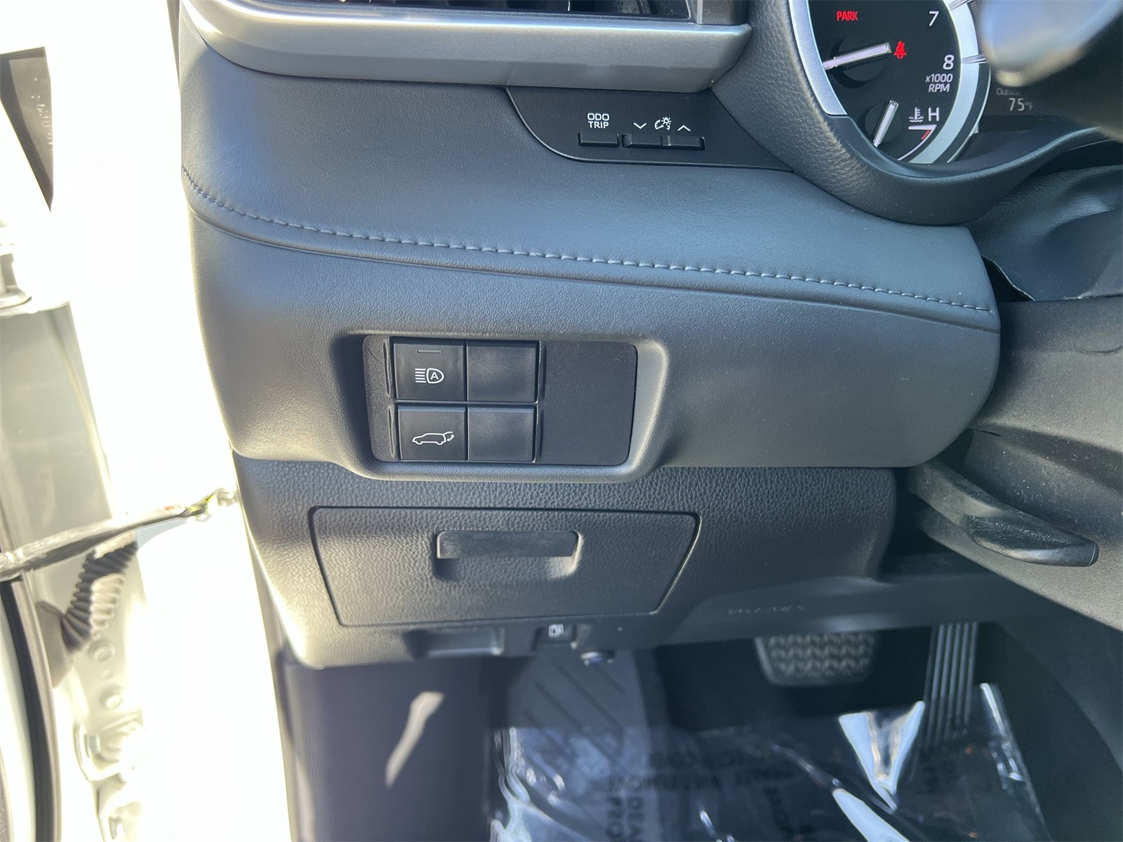 used 2022 Toyota Highlander car, priced at $30,593