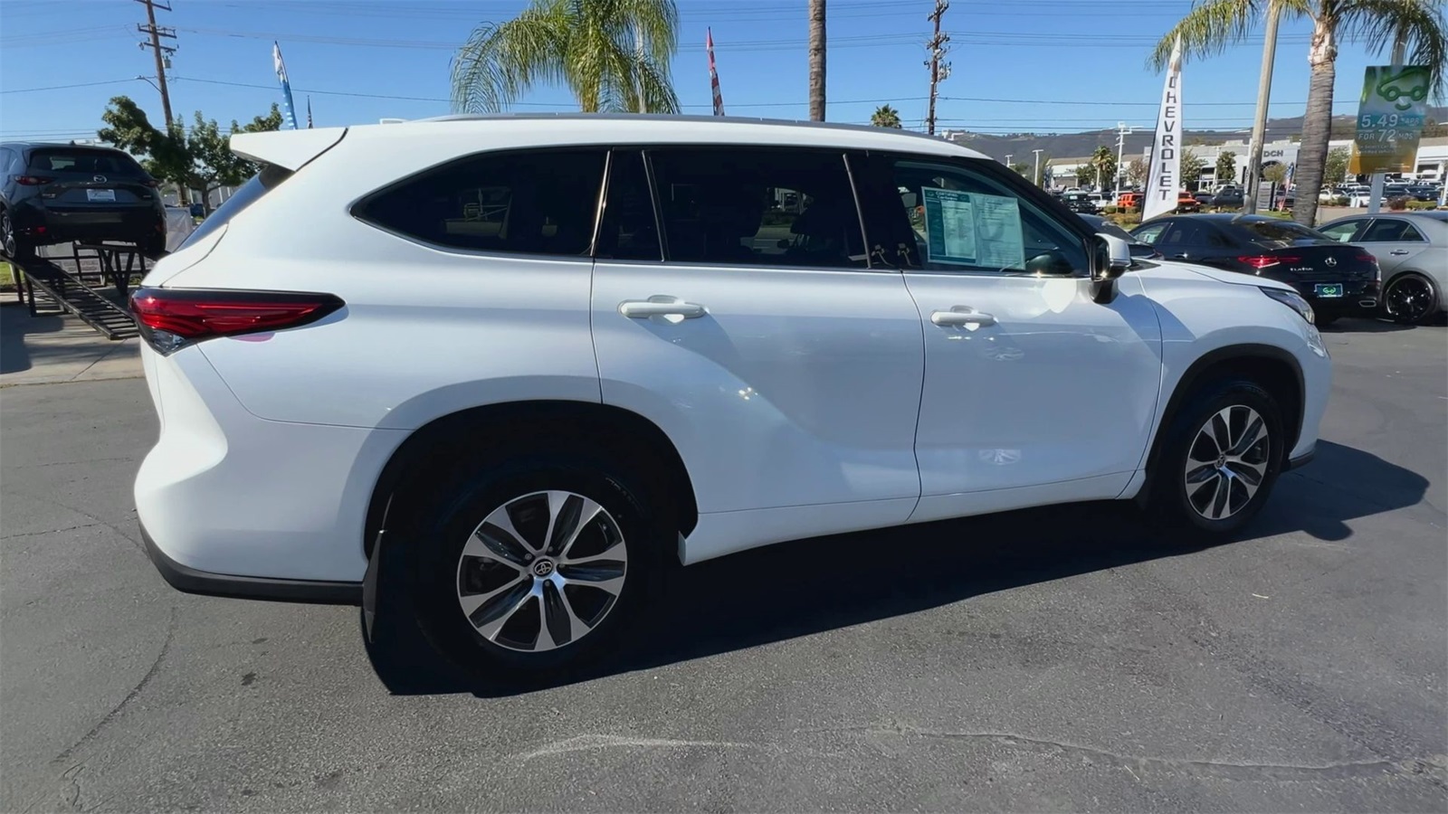 used 2022 Toyota Highlander car, priced at $30,593