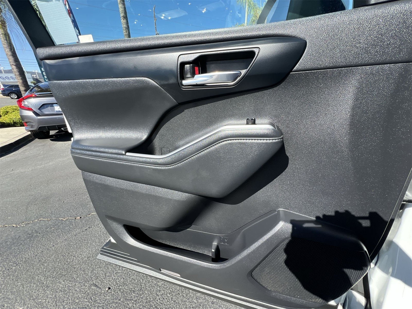 used 2022 Toyota Highlander car, priced at $30,593