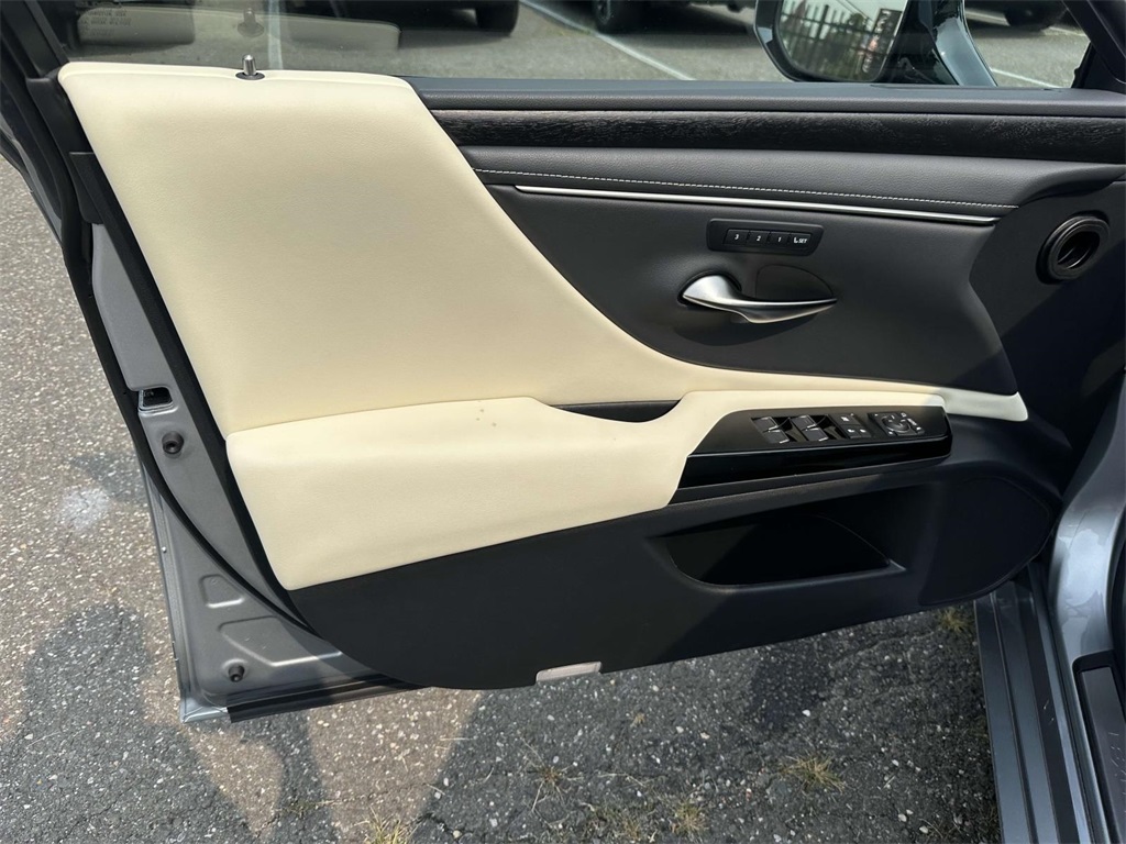 used 2022 Lexus ES car, priced at $37,495