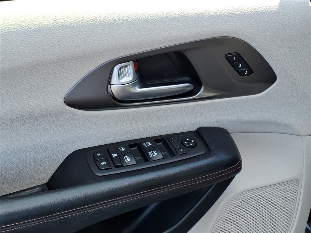 used 2020 Chrysler Pacifica car, priced at $17,900