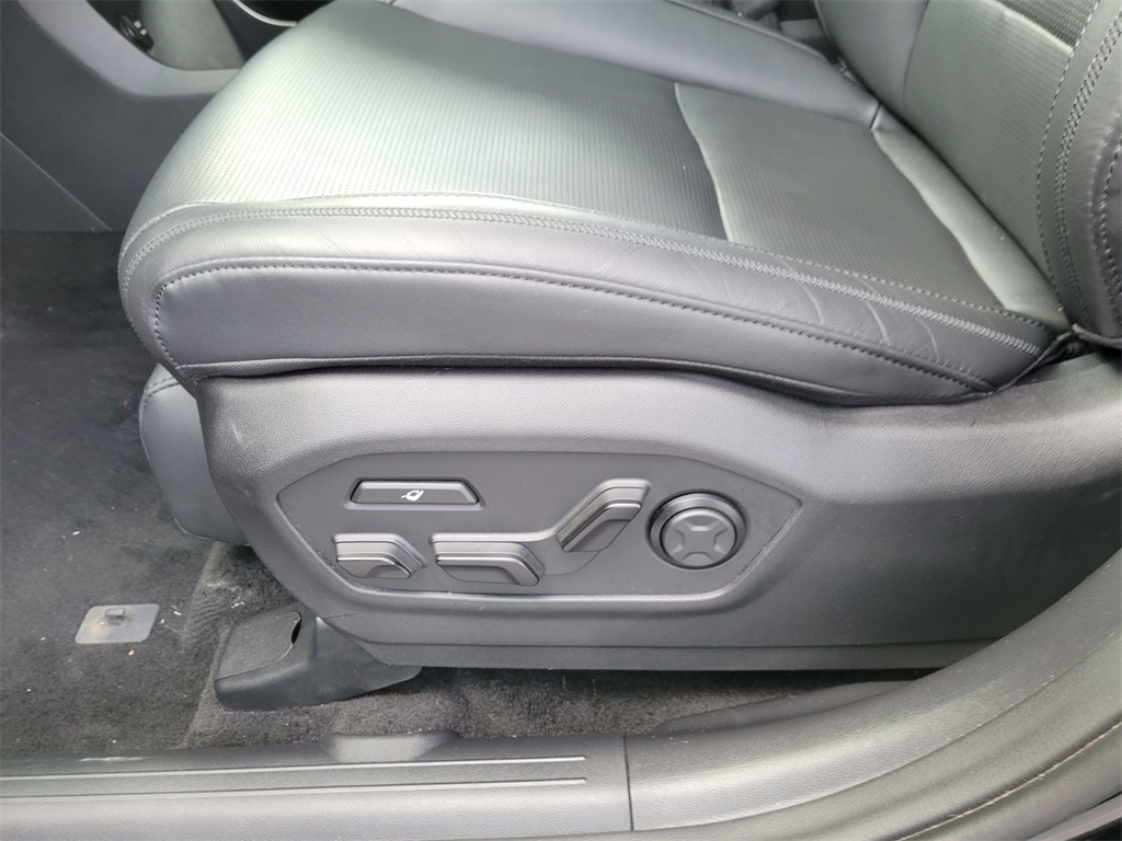 used 2025 Hyundai Santa Fe car, priced at $40,877