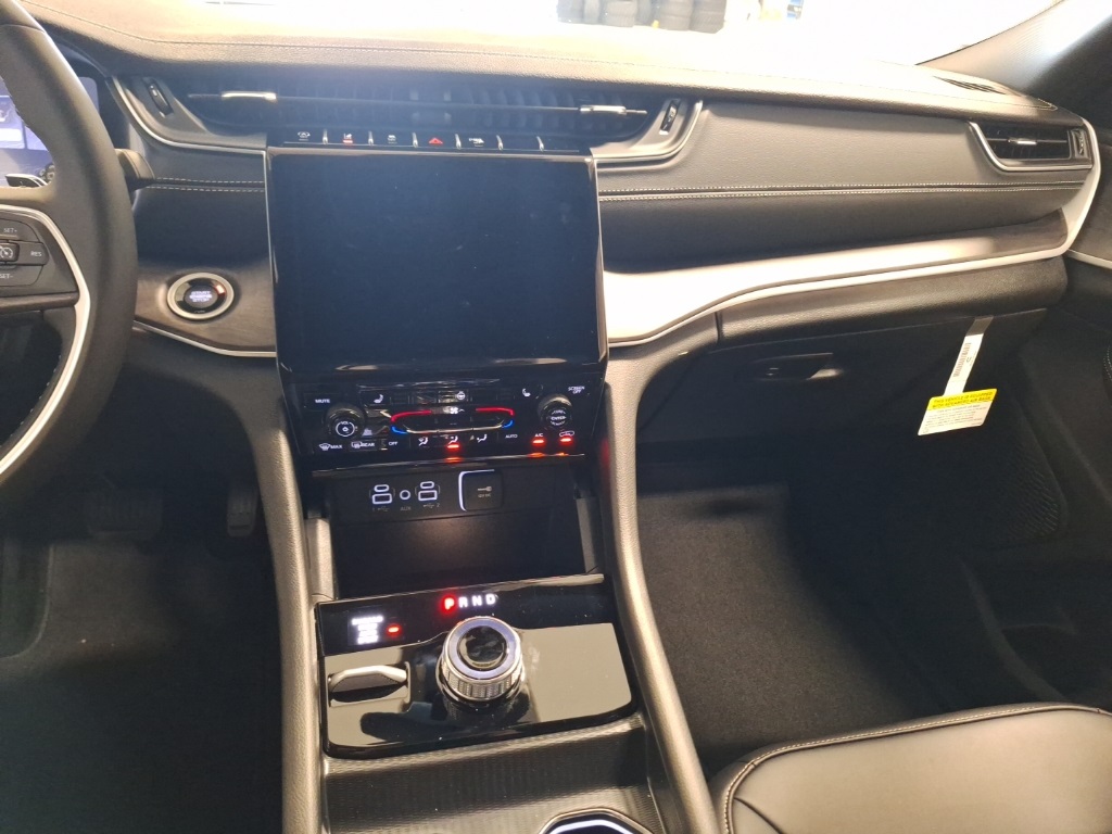 new 2025 Jeep Grand Cherokee car, priced at $50,485