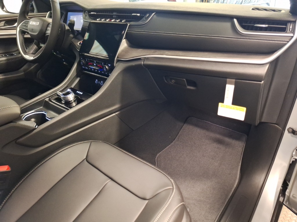 new 2025 Jeep Grand Cherokee car, priced at $50,485