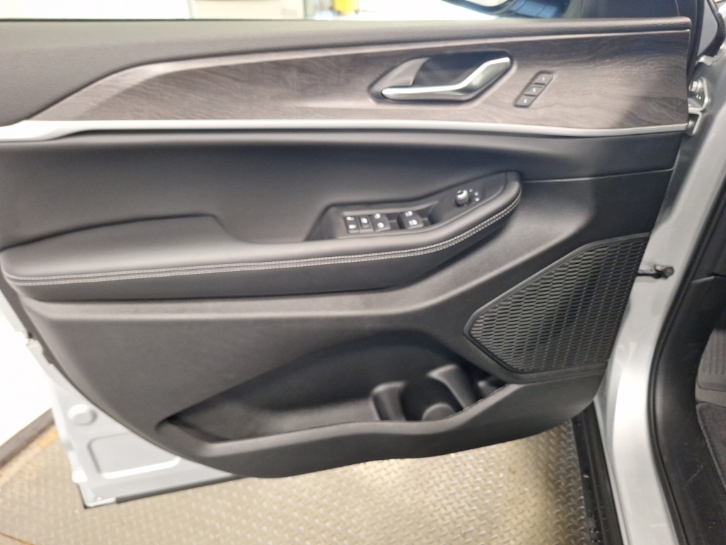 new 2025 Jeep Grand Cherokee car, priced at $50,485